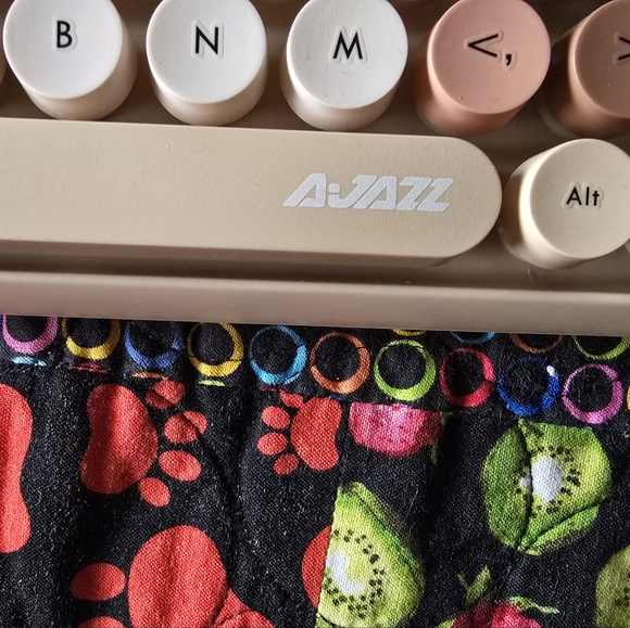 Ajazz Wireless Keyboard - Picture 2 of 4